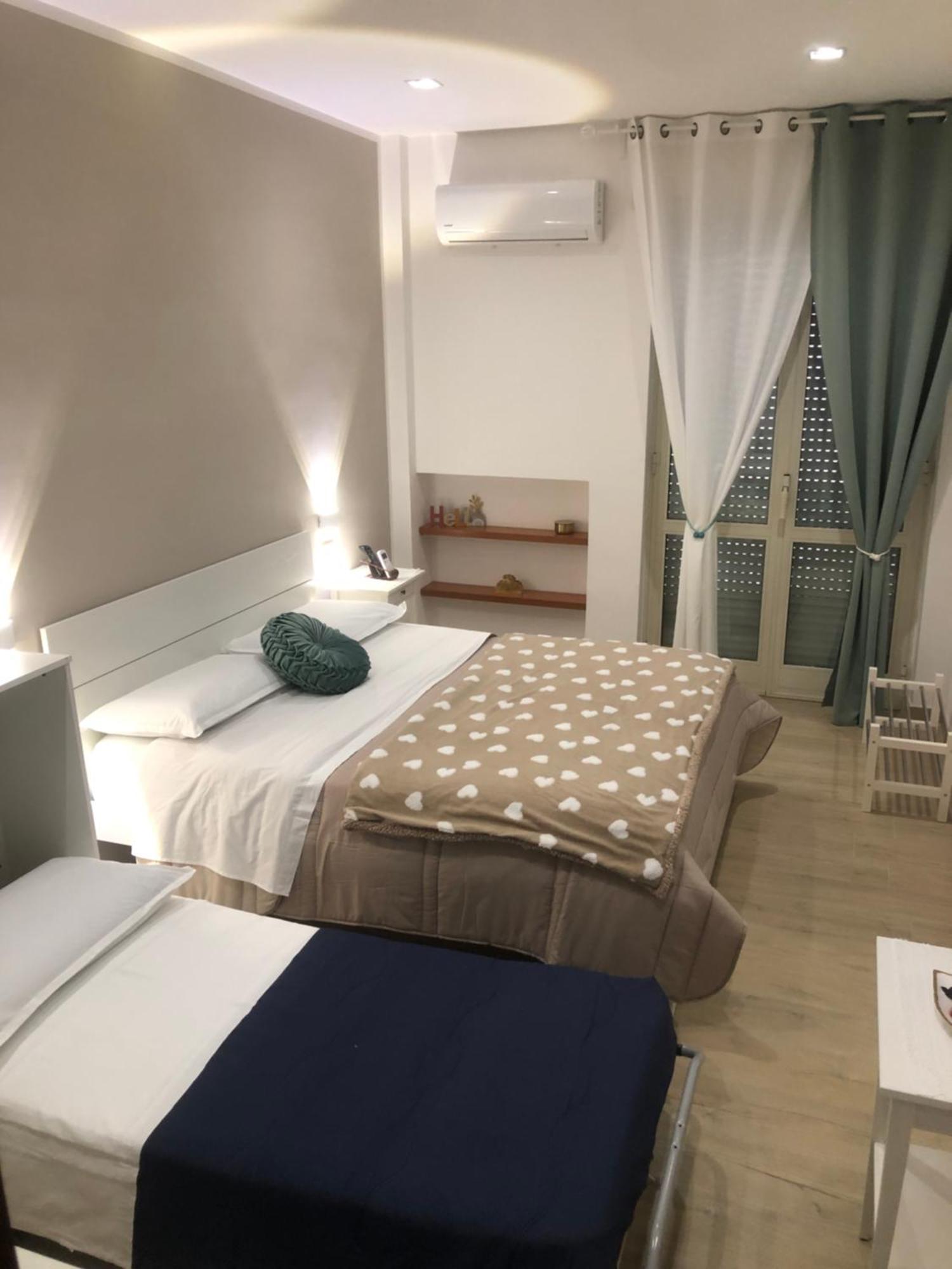 B&B Civico 22 Silvestre Naples Exterior photo